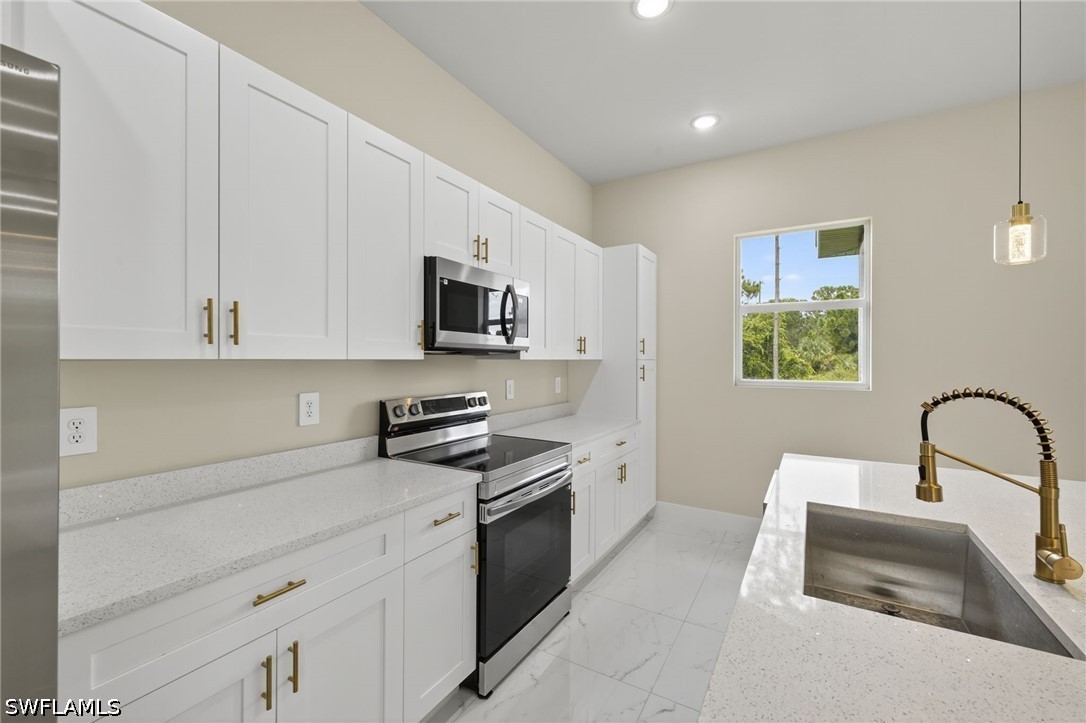 4 Bed SingleFamilyResidence for Sale in Lehigh Acres, photo 9