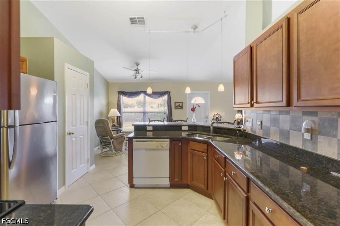3 Bed SingleFamilyResidence for Sale in Town Lakes, photo 9