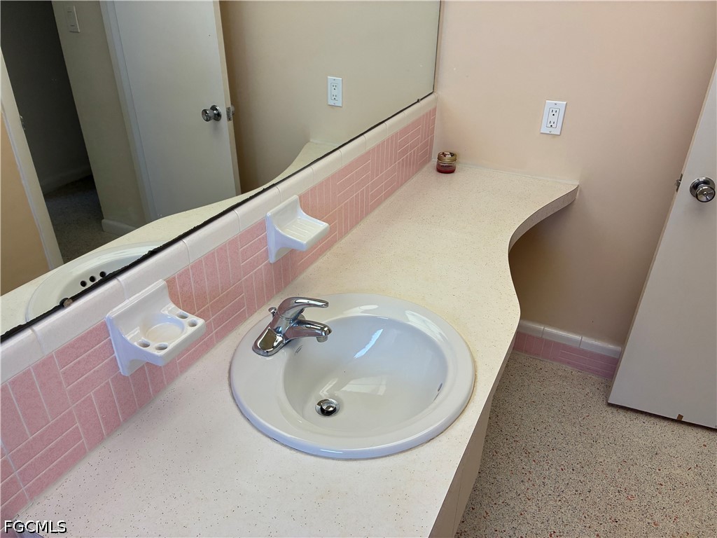 2 Bed Waterfront Home for Sale in Cape Coral, photo 9
