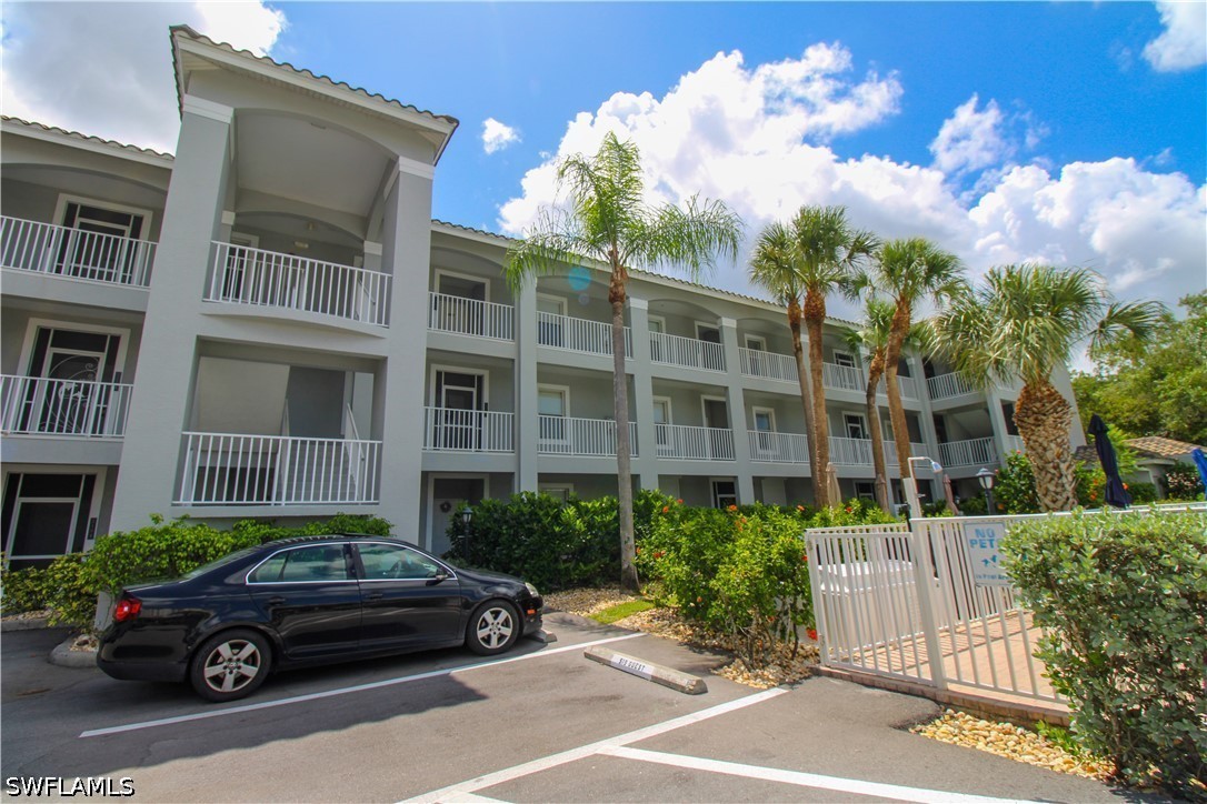 3 Bed Condominium for Sale in Vanderbilt Villas, photo 9