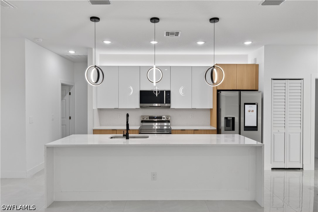 4 Bed SingleFamilyResidence for Sale in Lehigh Acres, photo 9