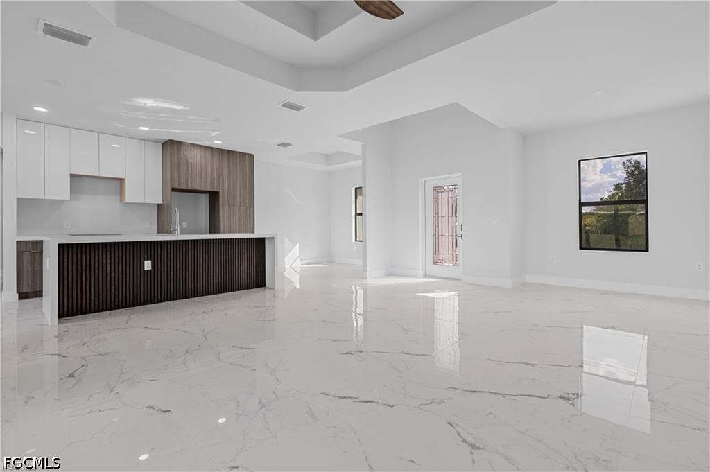 3 Bed SingleFamilyResidence for Sale in Lehigh Acres, photo 9