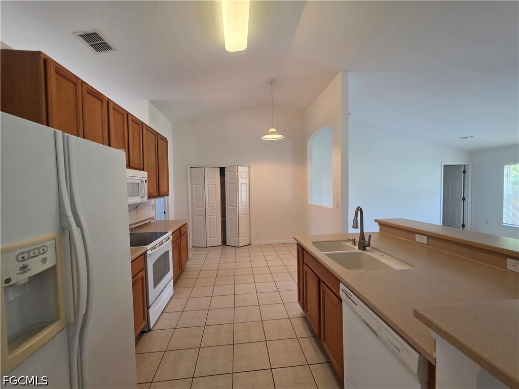 3 Bed SingleFamilyResidence for Sale in Cape Coral, photo 9