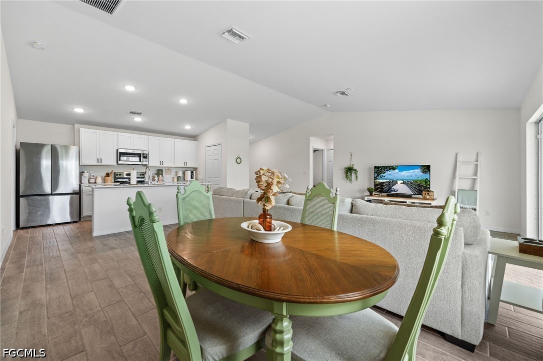 3 Bed SingleFamilyResidence for Sale in Cape Coral, photo 9