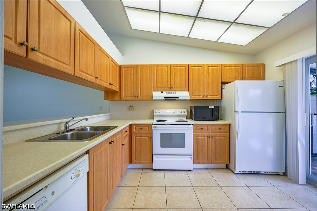 2 Bed Condominium for Sale in Winterpark, photo 9