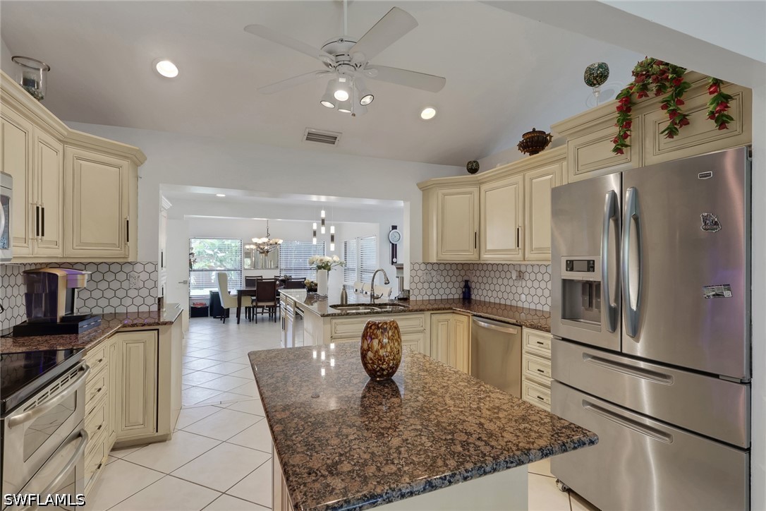 3 Bed Pool Home for Sale in Kings Lake, photo 9