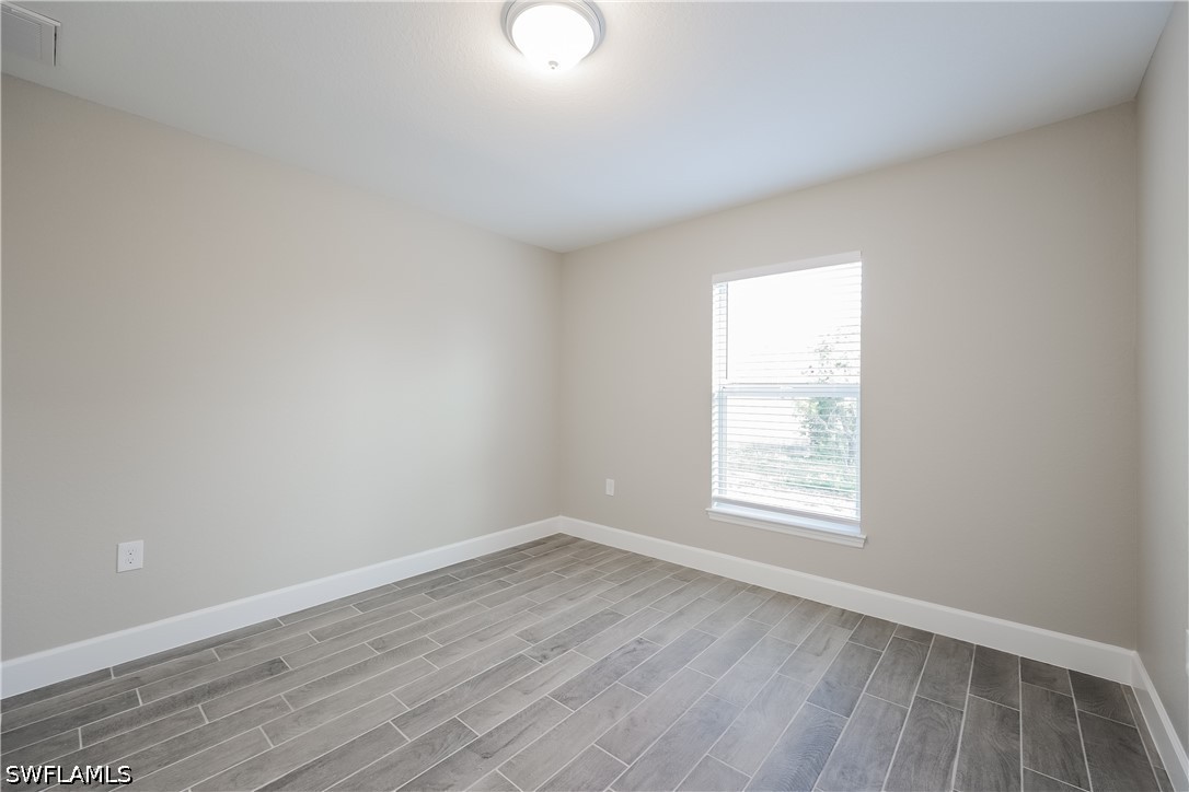 3 Bed SingleFamilyResidence for Sale in Lehigh Acres, photo 9