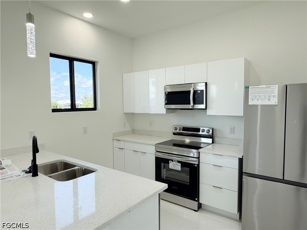 4 Bed SingleFamilyResidence for Sale in Cape Coral, photo 9