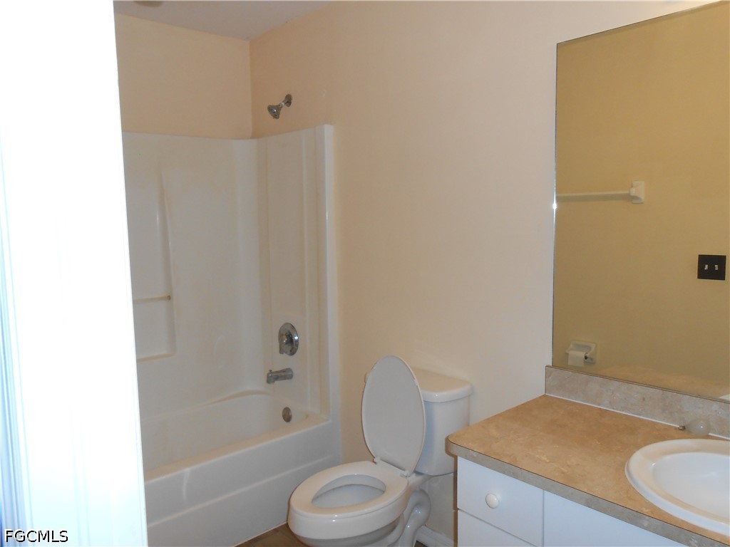3 Bed SingleFamilyResidence for Sale in Lehigh Acres, photo 9