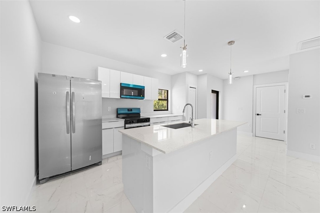 3 Bed SingleFamilyResidence for Sale in Lehigh Acres, photo 9