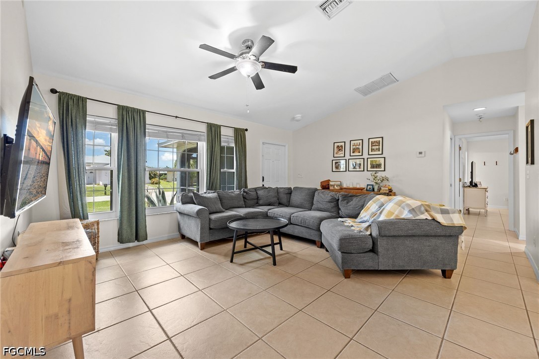 3 Bed SingleFamilyResidence for Sale in Cape Coral, photo 9