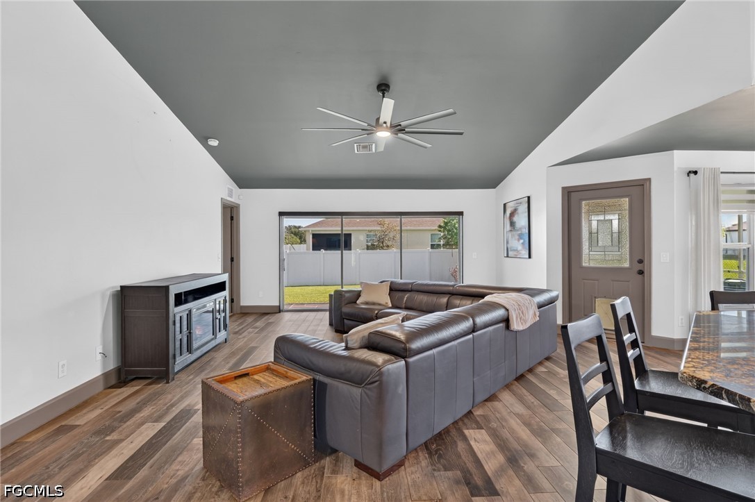 3 Bed SingleFamilyResidence for Sale in Cape Coral, photo 9