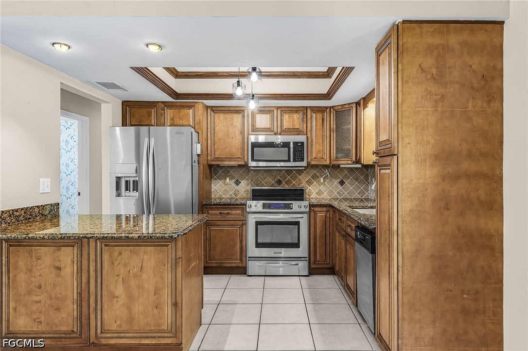 3 Bed SingleFamilyResidence for Sale in Fort Myers, photo 9