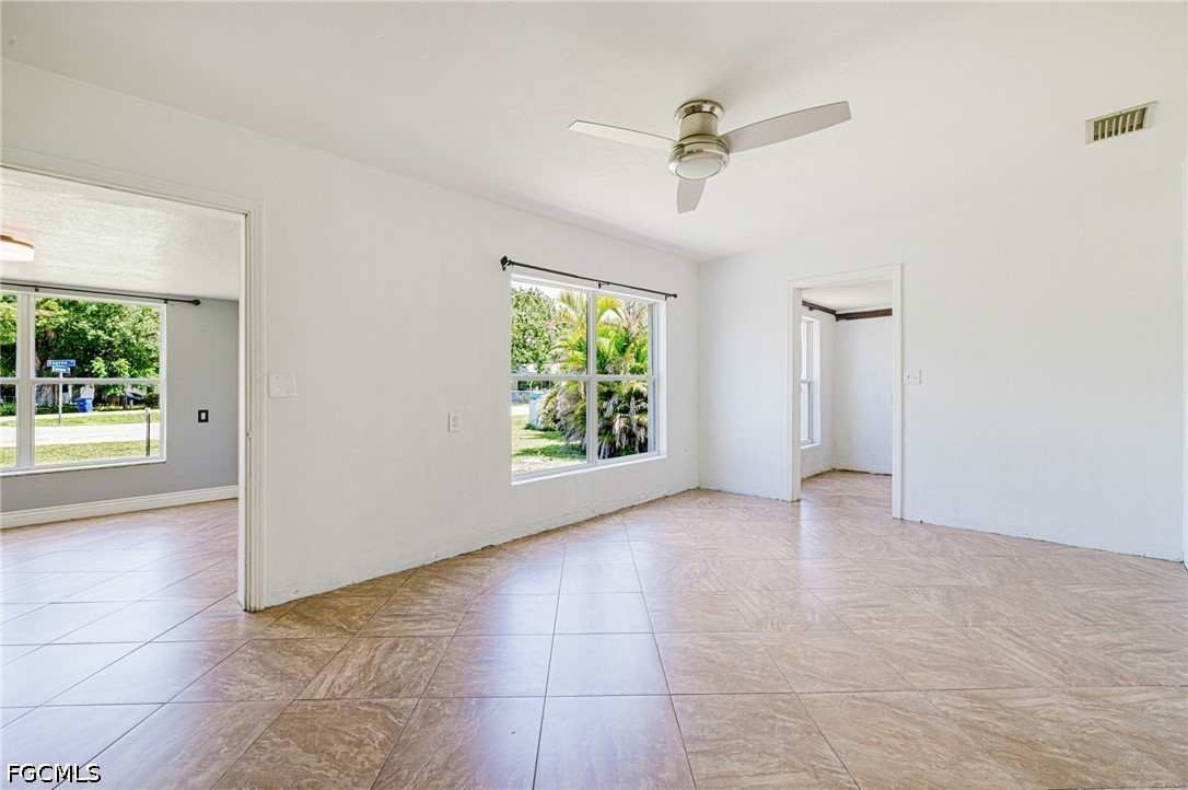 3 Bed SingleFamilyResidence for Sale in Fort Myers, photo 9