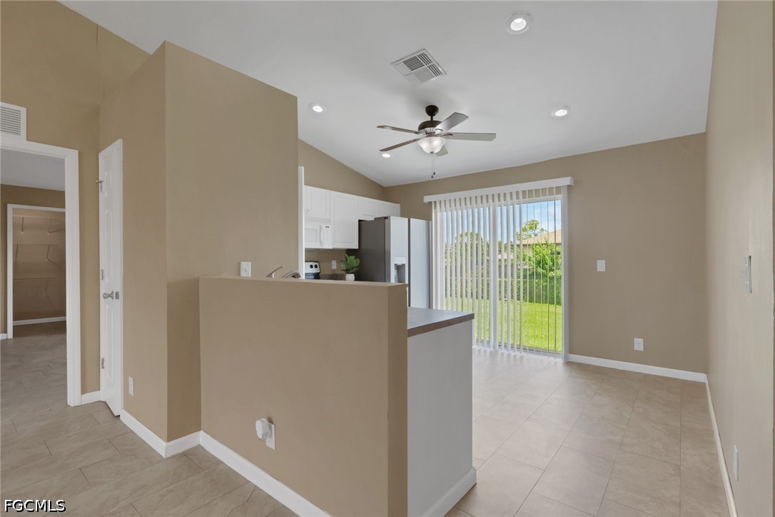 3 Bed SingleFamilyResidence for Sale in Cape Coral, photo 9