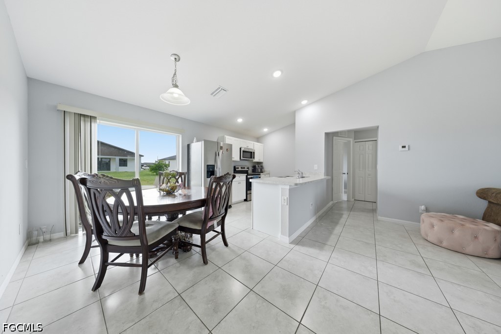 3 Bed SingleFamilyResidence for Sale in Cape Coral, photo 9