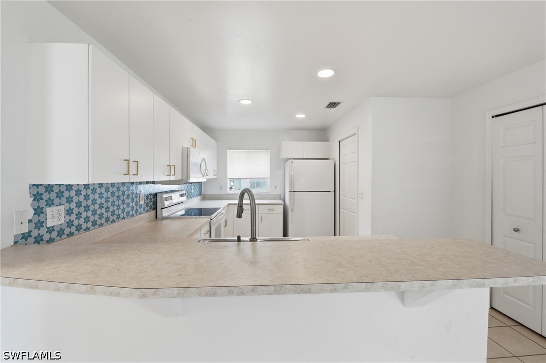 3 Bed SingleFamilyResidence for Sale in Cape Coral, photo 9