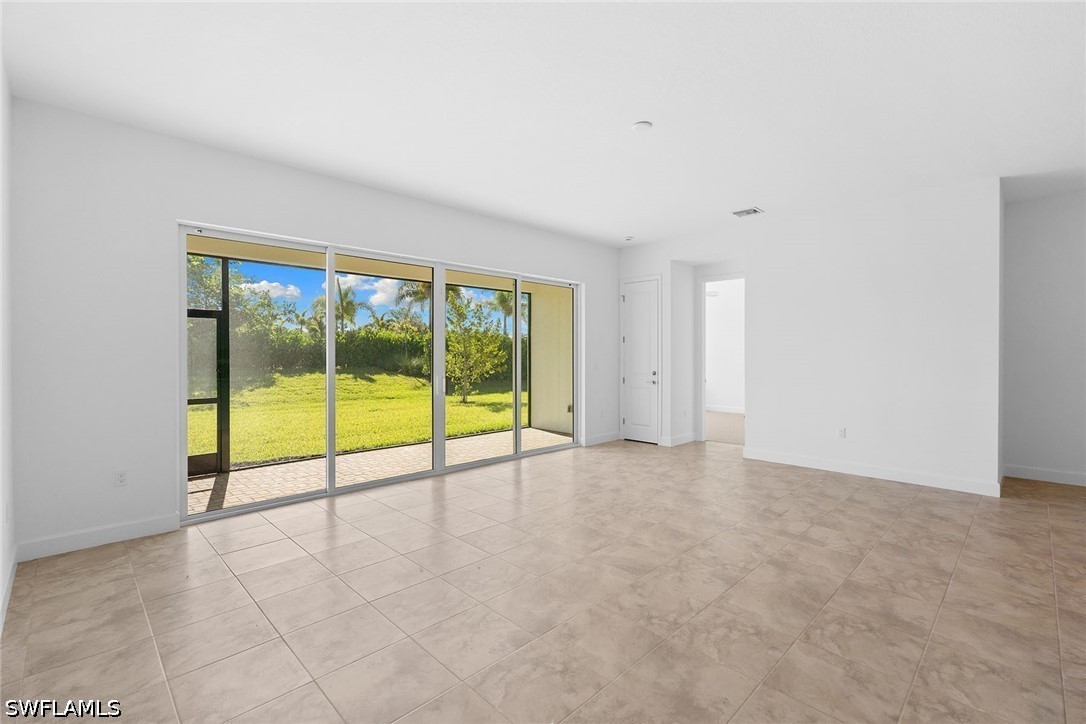 2 Bed SingleFamilyResidence for Sale in Naples, photo 9