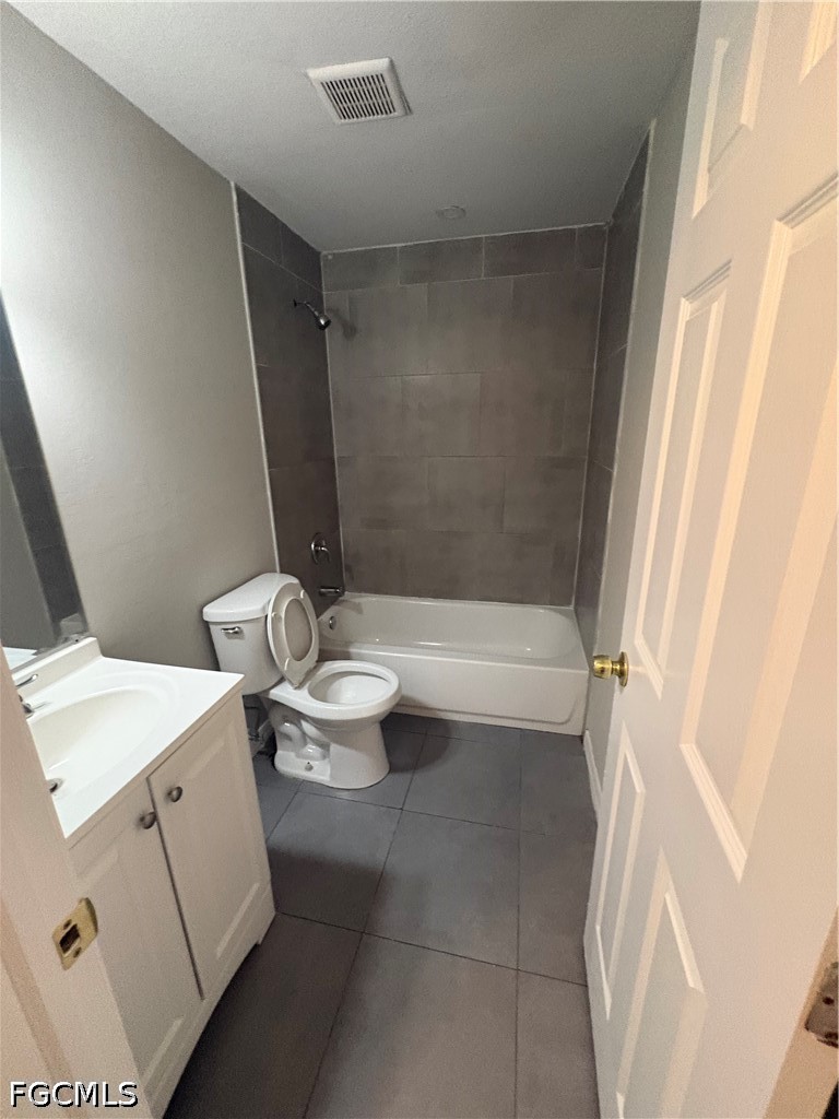 3 Bed Triplex for Sale in Fort Myers, photo 9