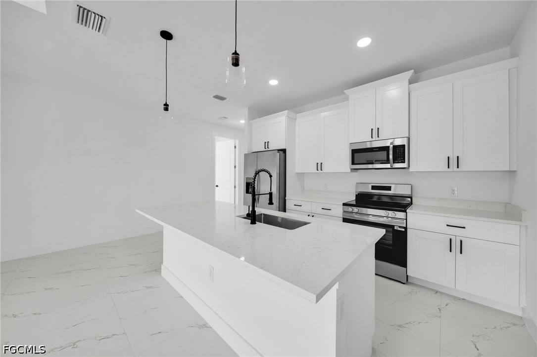 3 Bed SingleFamilyResidence for Sale in Lehigh Acres, photo 9