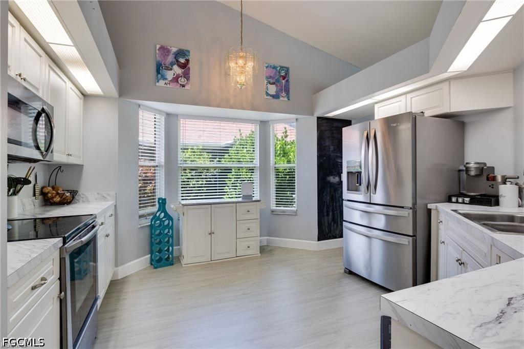 3 Bed Pool Home for Sale in Fort Myers, photo 9