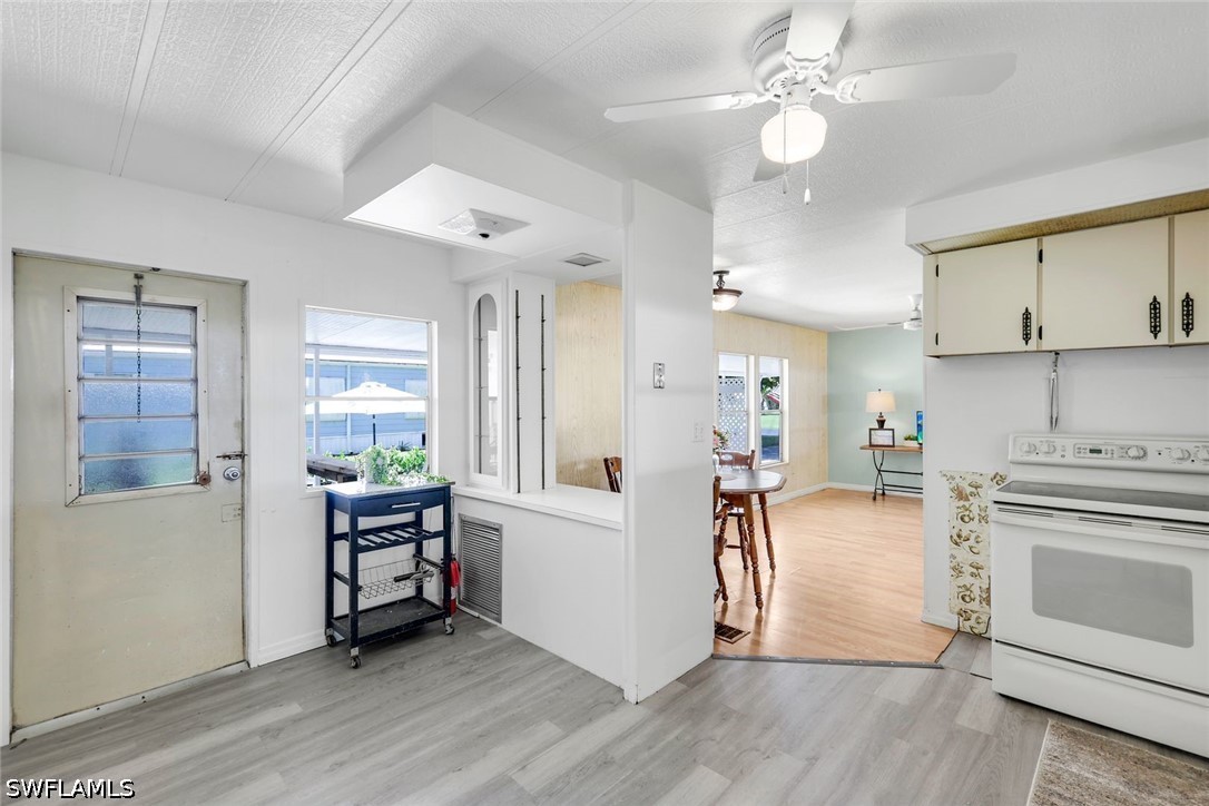 2 Bed ManufacturedHome for Sale in Bonita Springs, photo 9