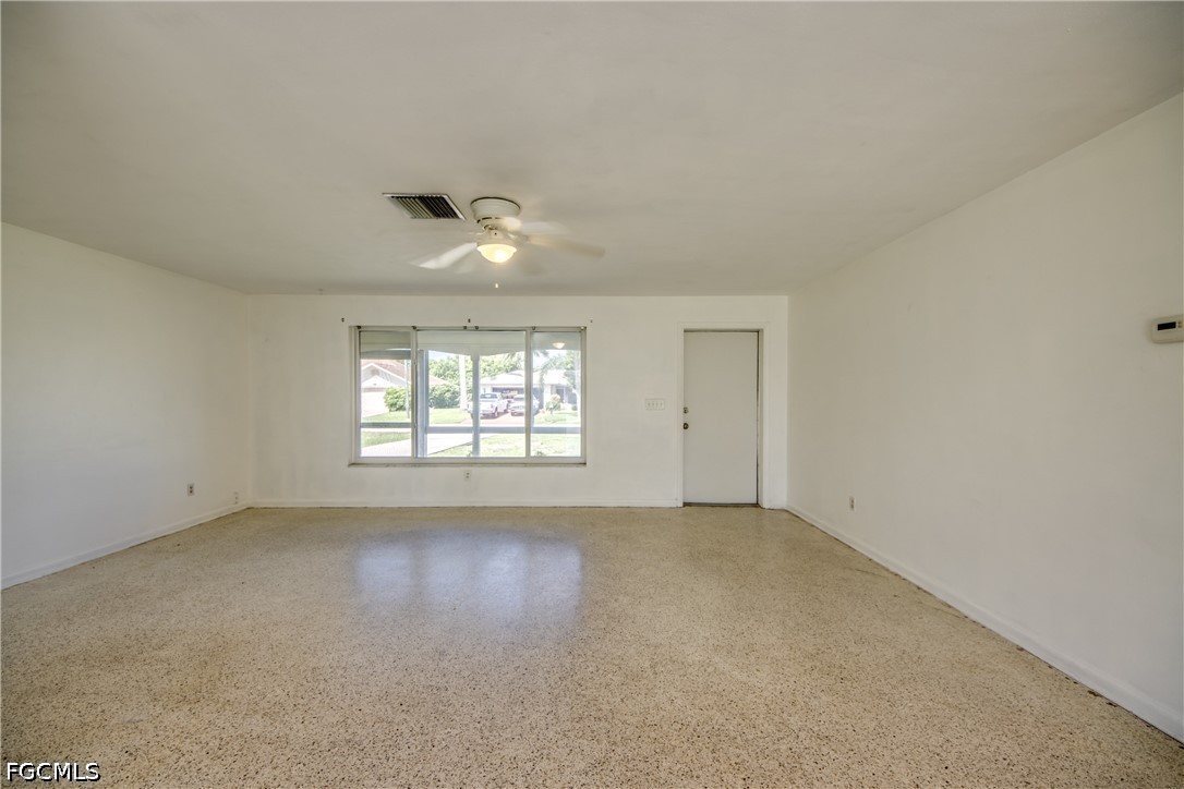 2 Bed SingleFamilyResidence for Sale in Cape Coral, photo 9