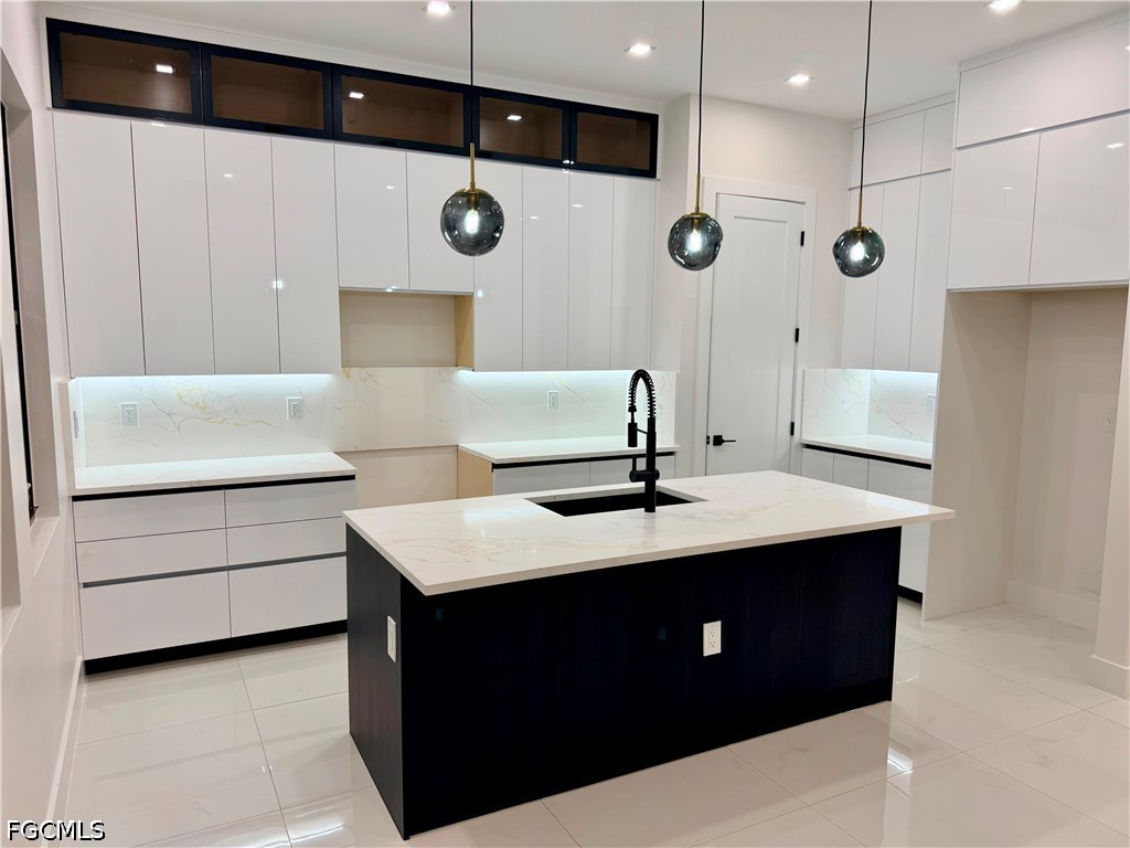3 Bed SingleFamilyResidence for Sale in Lehigh Estates, photo 9