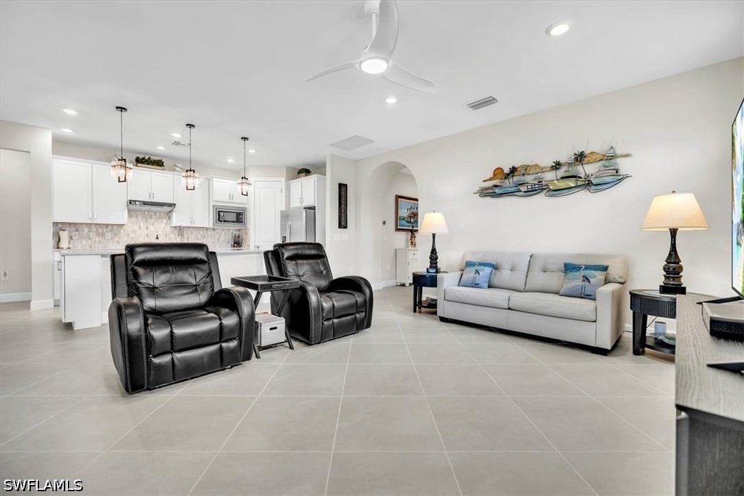 3 Bed Pool Home for Sale in Country Club, photo 9