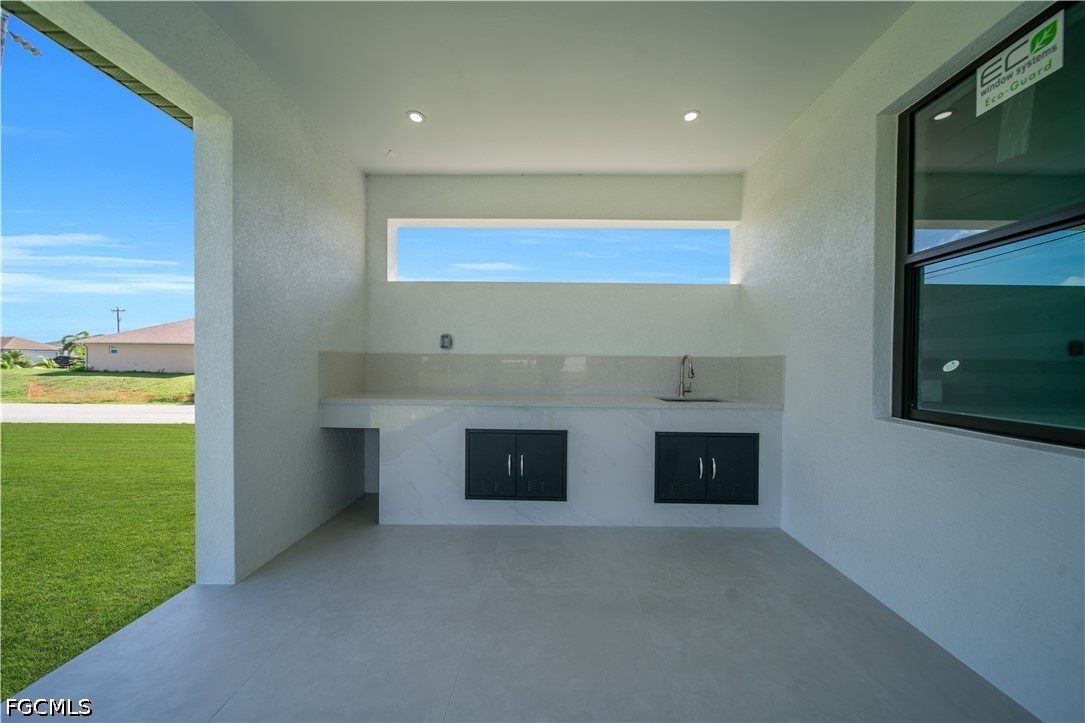 3 Bed SingleFamilyResidence for Sale in Cape Coral, photo 9