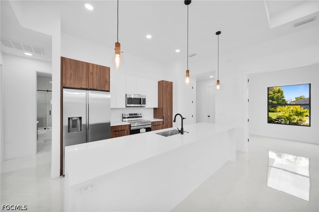 3 Bed SingleFamilyResidence for Sale in Cape Coral, photo 9