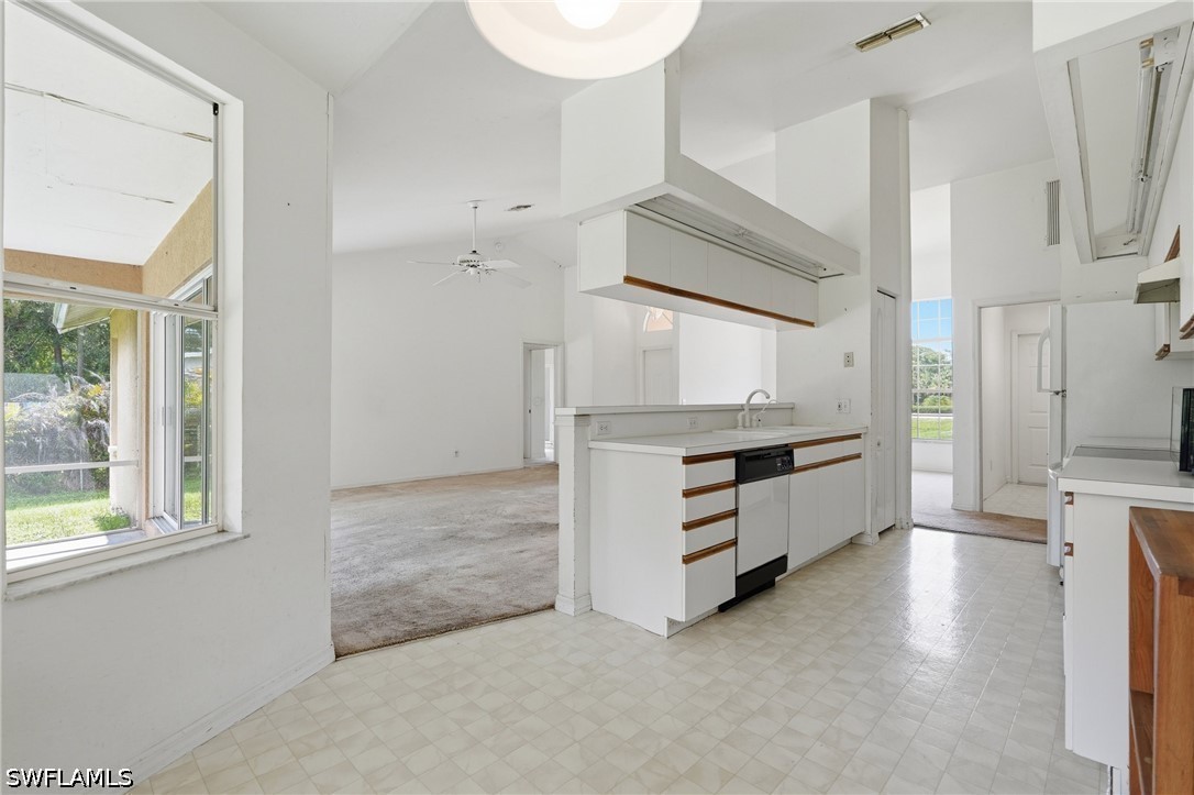 3 Bed SingleFamilyResidence for Sale in Naples, photo 9