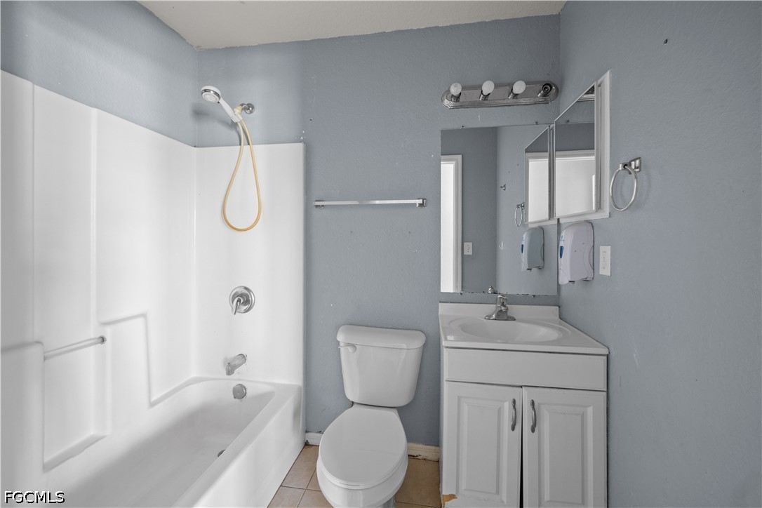 3 Bed SingleFamilyResidence for Sale in Cape Coral, photo 9