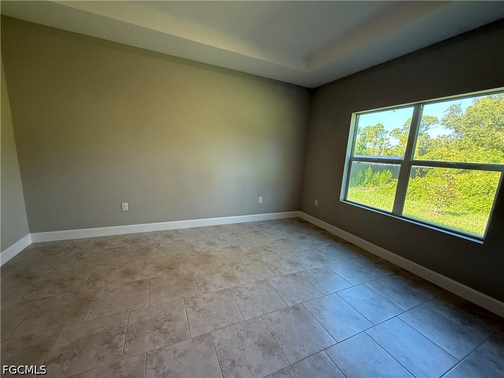 3 Bed SingleFamilyResidence for Sale in Lehigh Acres, photo 9
