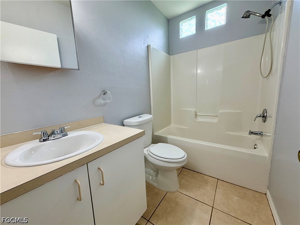 3 Bed SingleFamilyResidence for Sale in Cape Coral, photo 9