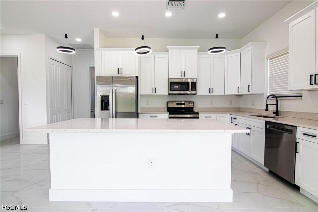 4 Bed SingleFamilyResidence for Sale in Lehigh Acres, photo 9