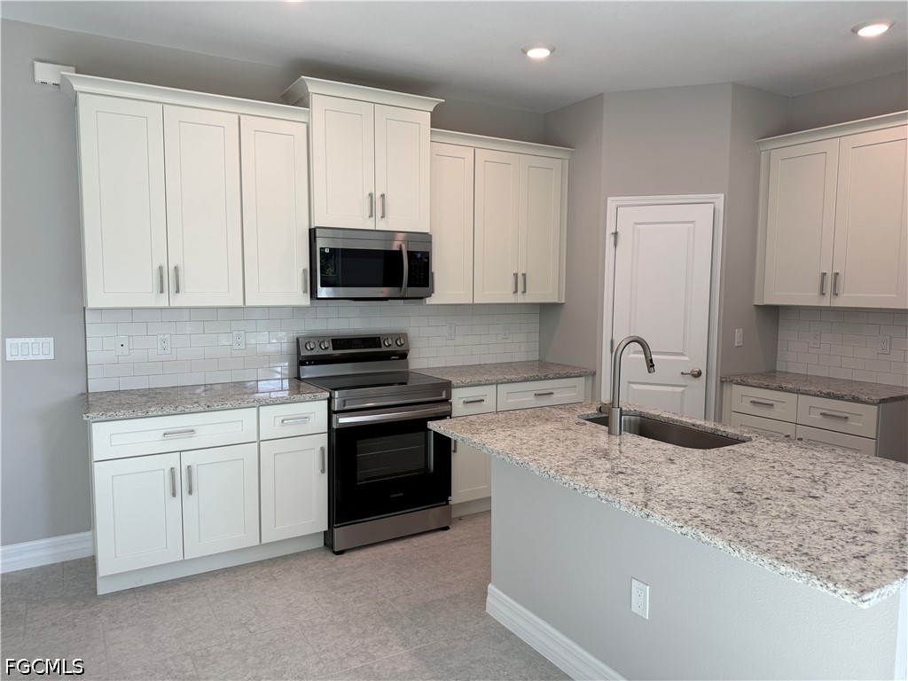 3 Bed SingleFamilyResidence for Sale in Lehigh Acres, photo 9