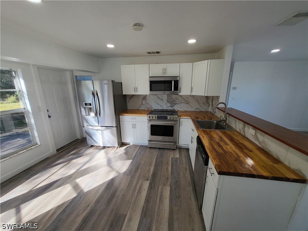 2 Bed SingleFamilyResidence for Sale in Fort Myers, photo 9