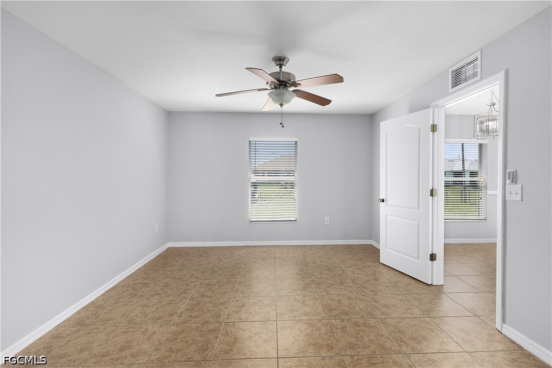3 Bed SingleFamilyResidence for Sale in Lehigh Acres, photo 9