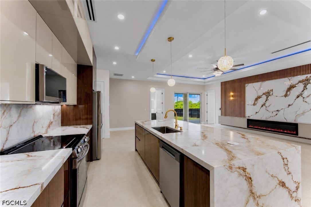 4 Bed SingleFamilyResidence for Sale in Lehigh Acres, photo 9