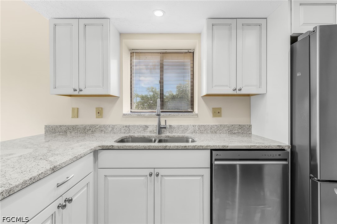 2 Bed Waterfront Home for Sale in Fort Myers, photo 9