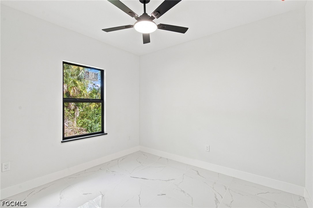 3 Bed SingleFamilyResidence for Sale in Lehigh Acres, photo 9