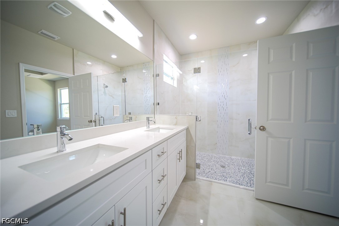 3 Bed SingleFamilyResidence for Sale in Lehigh Acres, photo 9