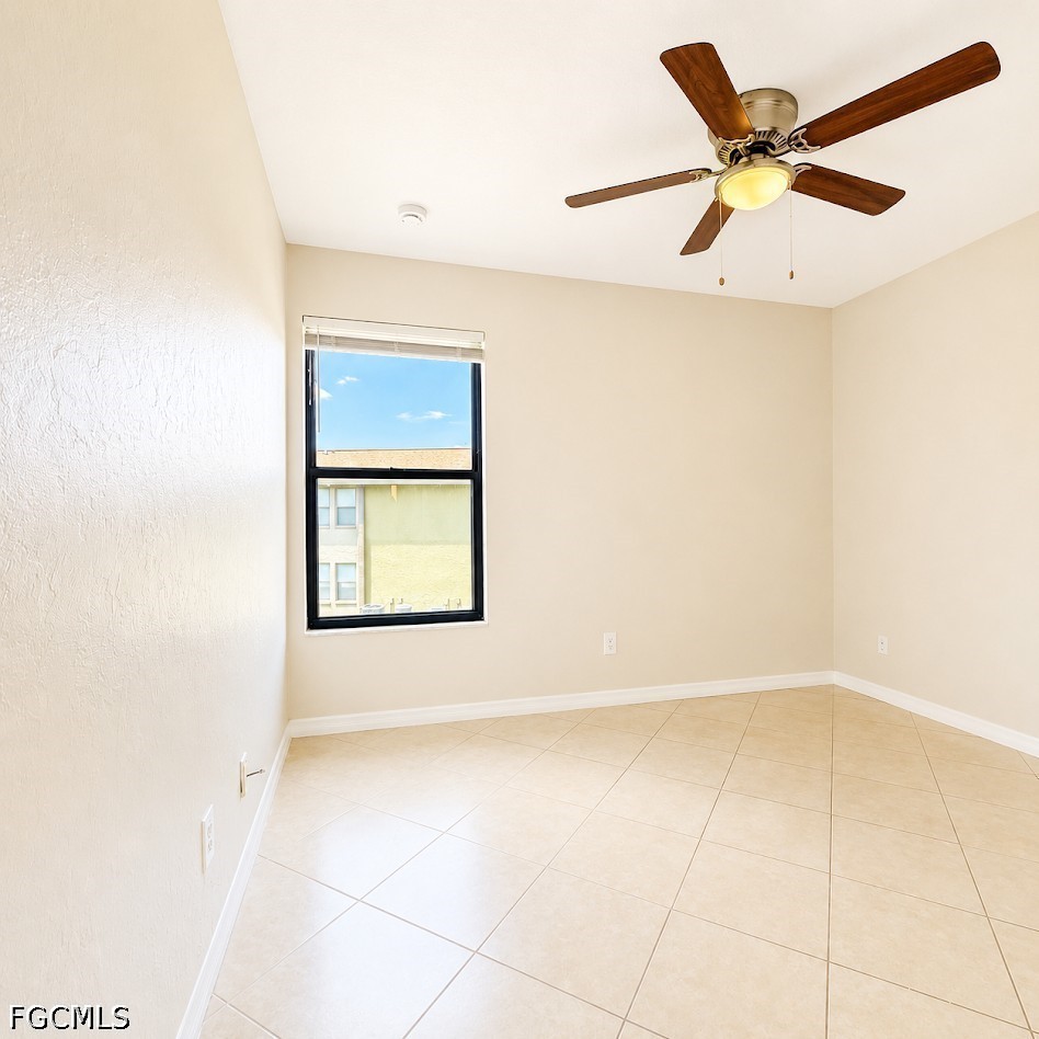 2 Bed Condominium for Sale in Lochmoor, photo 9