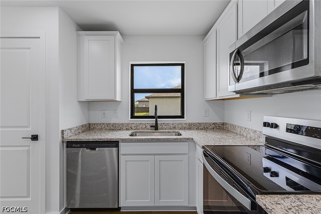 3 Bed SingleFamilyResidence for Sale in Mirror Lakes, photo 9