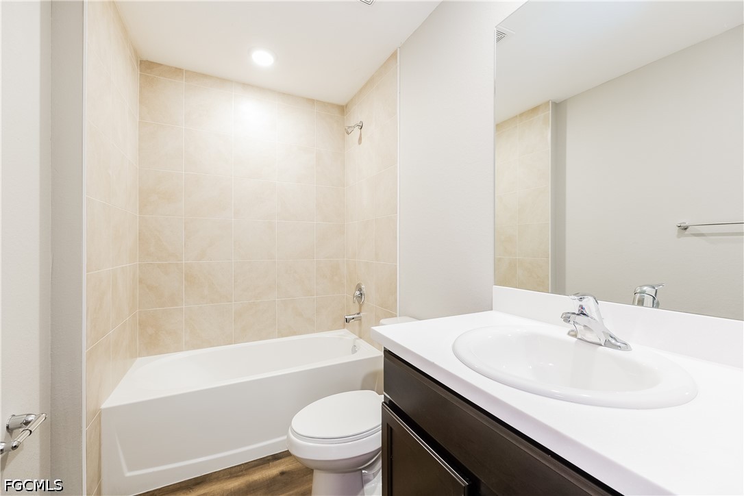 4 Bed SingleFamilyResidence for Sale in Lehigh Acres, photo 9