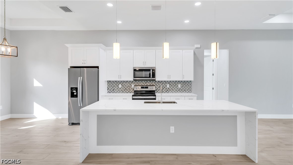3 Bed SingleFamilyResidence for Sale in Lehigh Acres, photo 9
