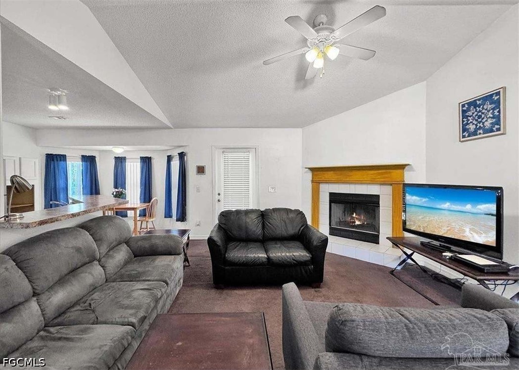 3 Bed SingleFamilyResidence for Sale in Acreage, photo 9