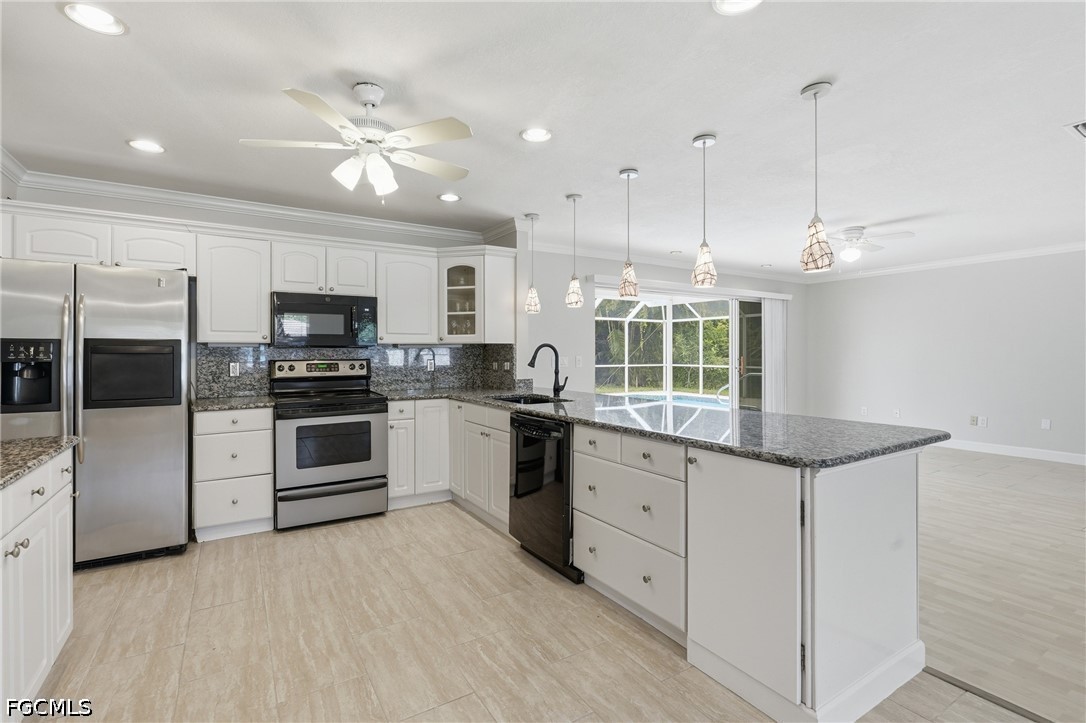 2 Bed Pool Home for Sale in Fort Myers Villas, photo 9