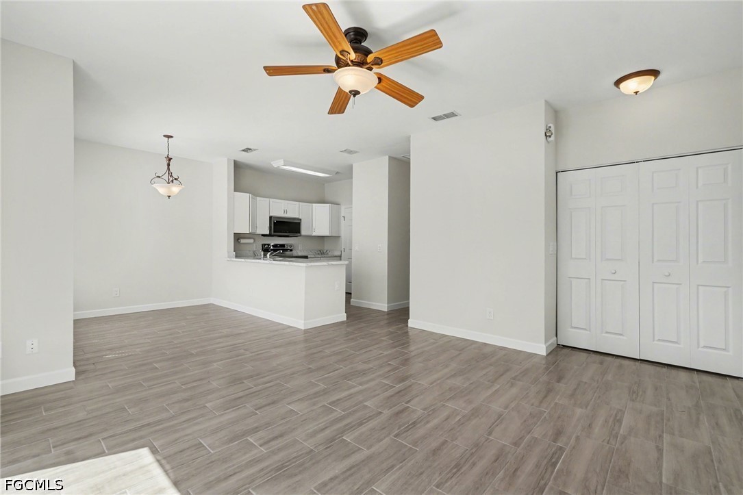 2 Bed Waterfront Home for Sale in Fort Myers, photo 9